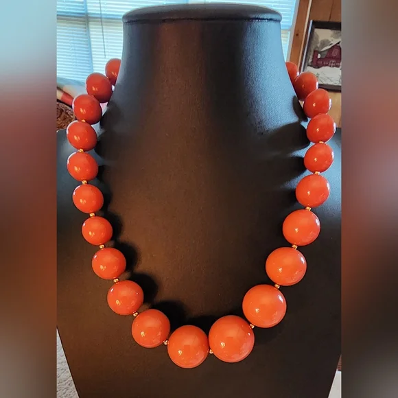 STUNNING Vintage Joan Rivers Classics Bold Coral Bead Statement Necklace NWOT - Picture 4 of 6